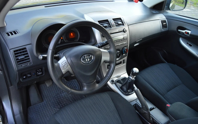 Toyota Corolla cena 18900 przebieg: 270000, rok produkcji 2010 z Sierpc małe 497